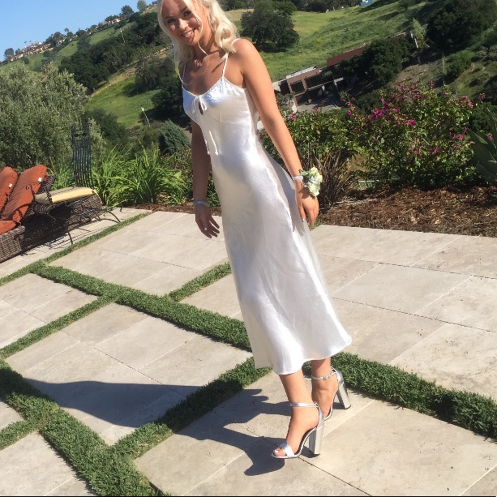 White Lulus dress